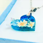 Colgante Corazón — Acero y Mini Flores Naturales