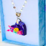 Colgante Corazón — Acero y Mini Flores Naturales